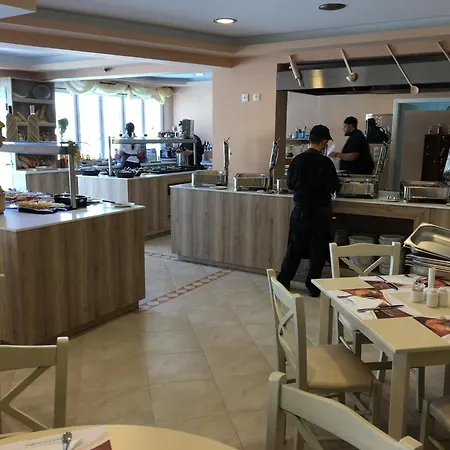 マイストレイル・ホテル 4* トラガキオン